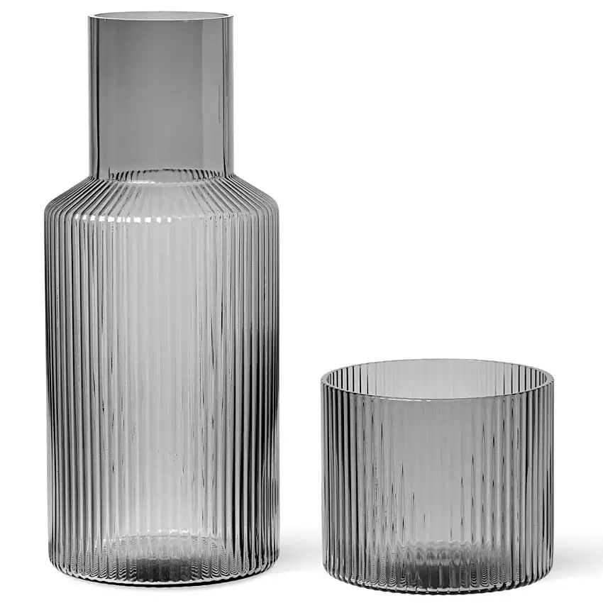 262992_caraffa-dell-acqua-ripple-500-ml-con-bicchiere-grigio-vetro-ferm-living-1