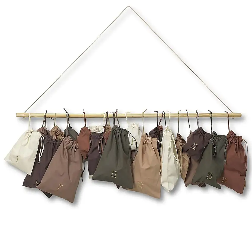 263988_215364-adventni-kalendar-coountdown-80-x-100-cm-drevo-bavlna-ferm-living-1
