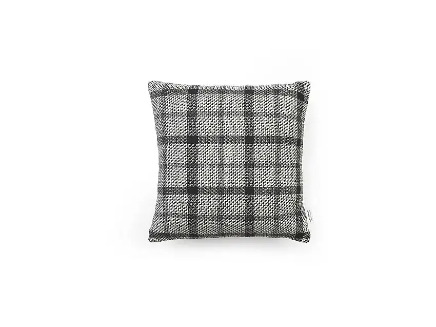 flair-cushion-normann-copenhagen-40x40-black-e-white-meda-check-1