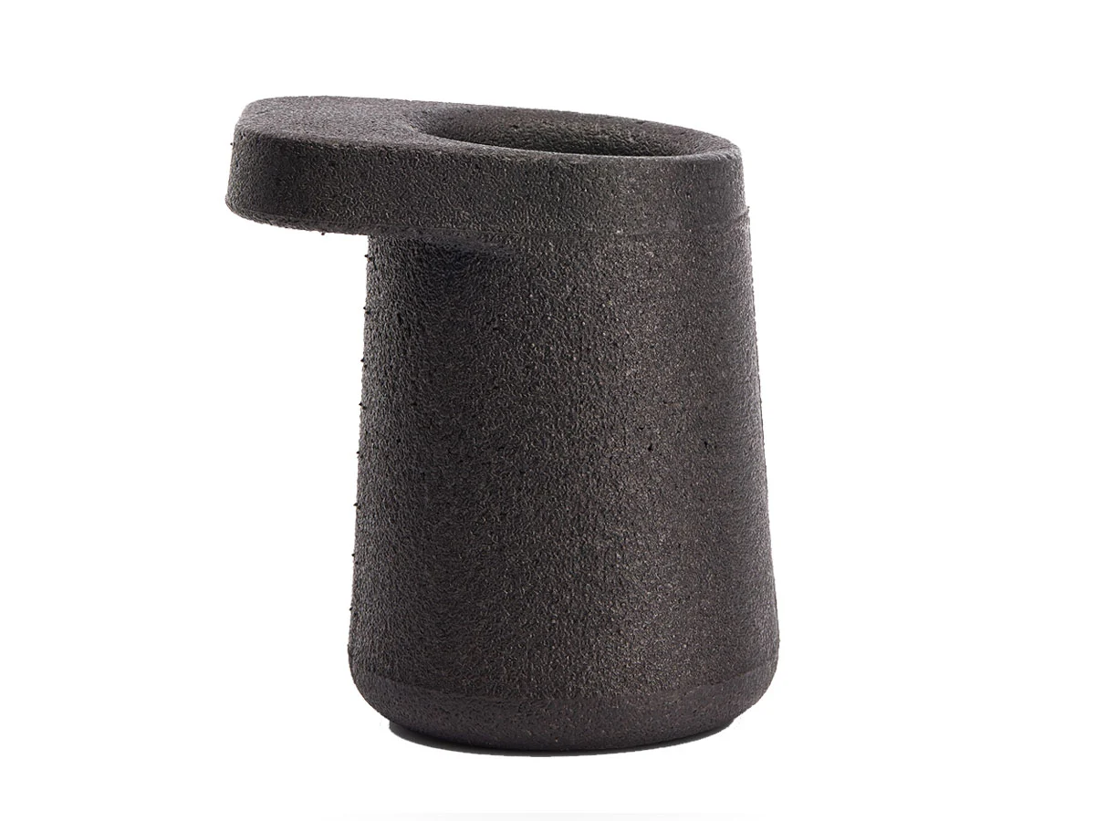hut-black-1