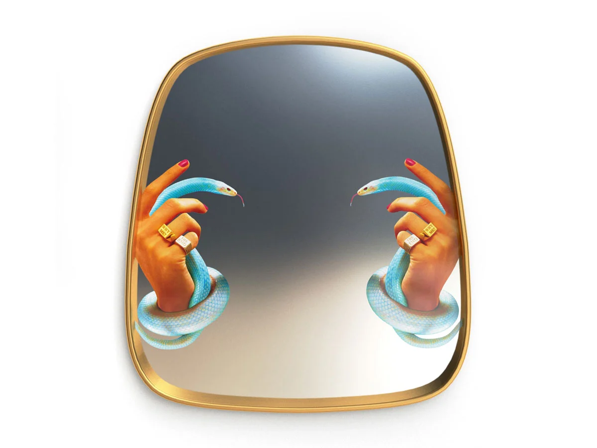 mirror-gold-frame-hands-with-snakes-seletti-1